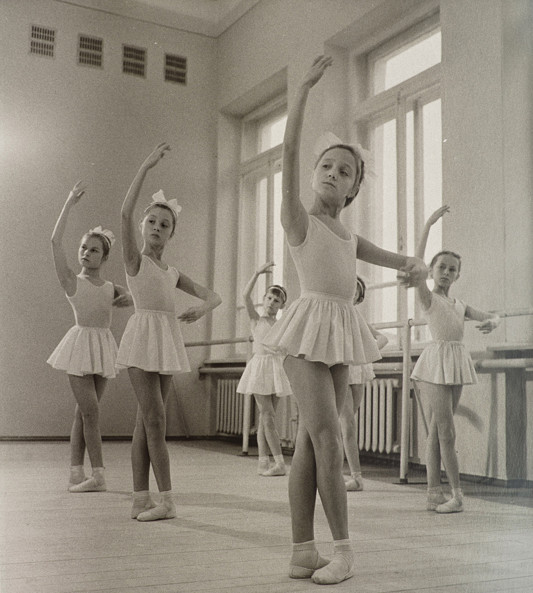 На занятиях. Пермское хореографическое училище. 1965 г.